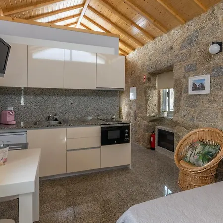 Aldeamento Casas Do Alto Do Vez * Balouta