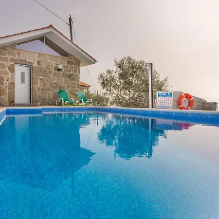 Aldeamento Casas Do Alto Do Vez شقة Balouta