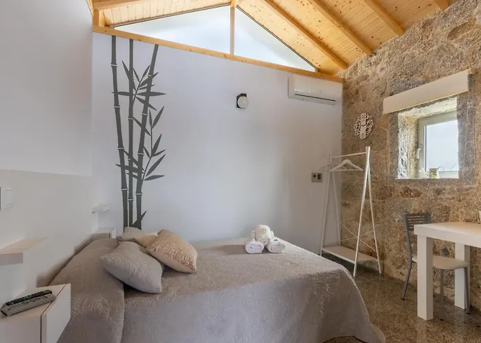 Aldeamento Casas Do Alto Do Vez * Balouta