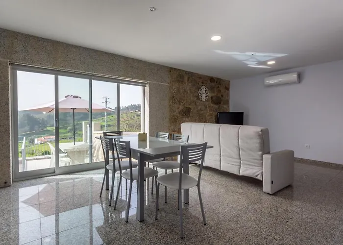 Aldeamento Casas Do Alto Do Vez * Balouta