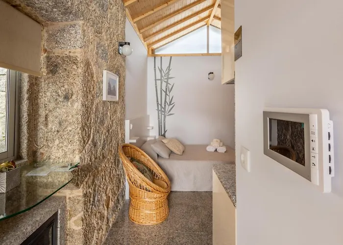 Aldeamento Casas Do Alto Do Vez * Balouta